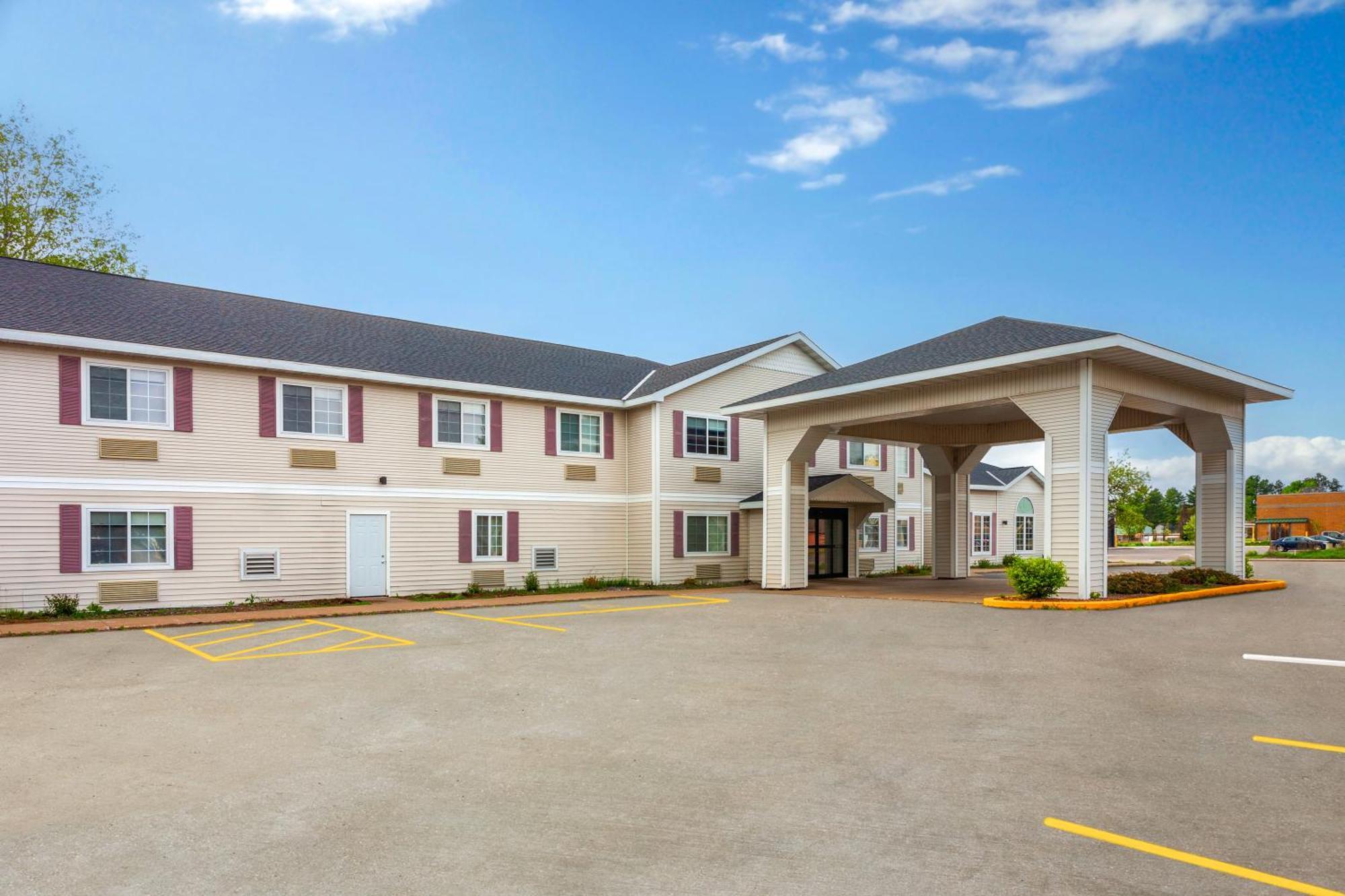 Americinn By Wyndham Eagle River Downtown Dış mekan fotoğraf